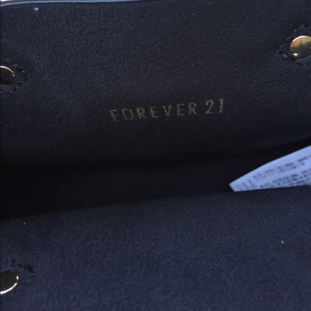 F21 Small Crossbody Bag - Picture 3 of 4