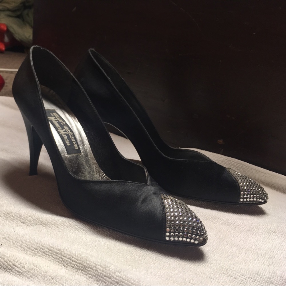 Stuart Weizman Black Pumps with rhinestone details