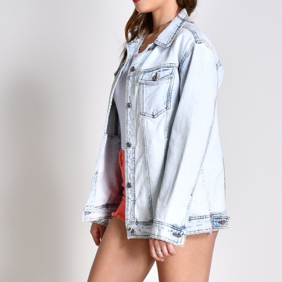 🌼 Last One! Graphic Logo Denim Jacket 🌼 - Picture 4 of 6
