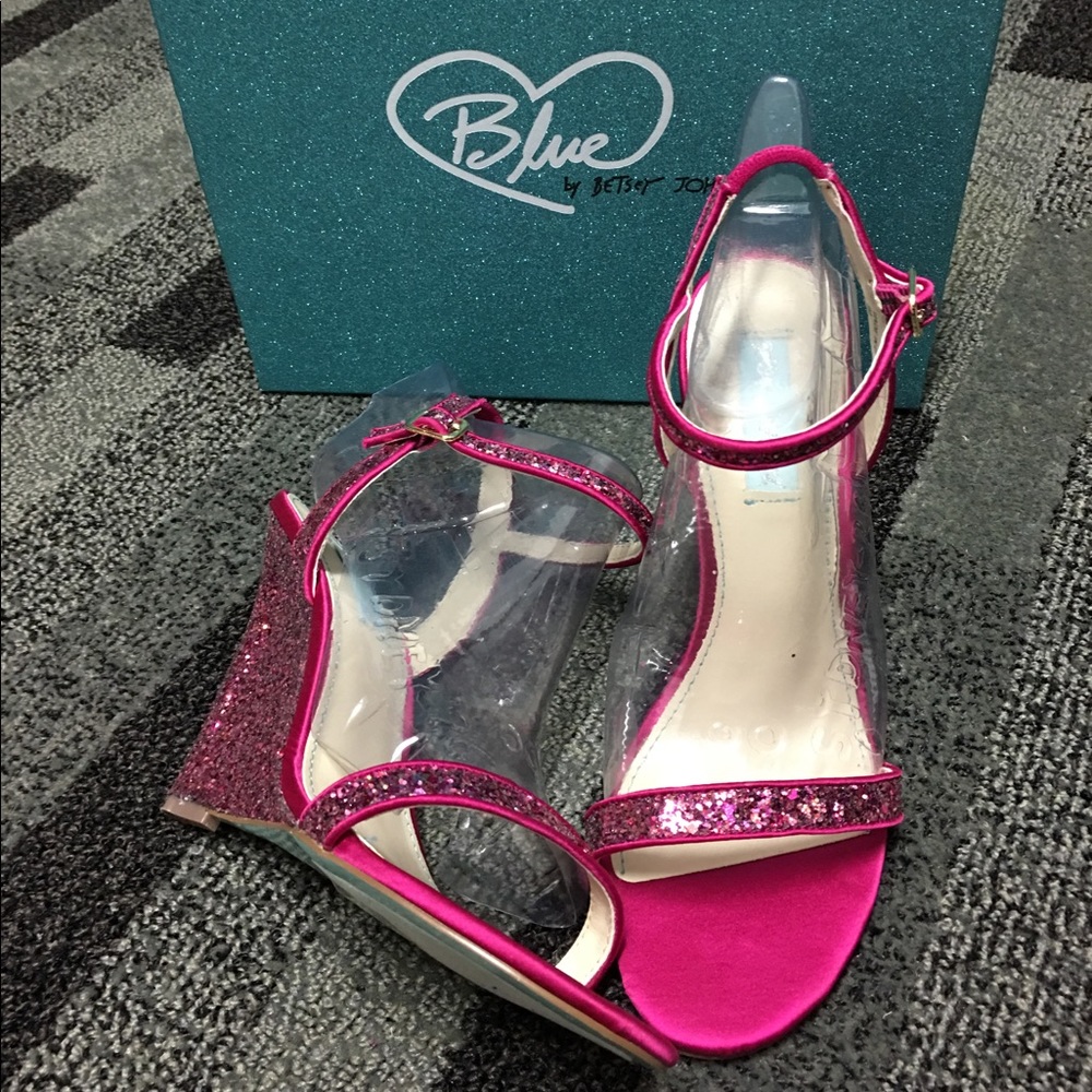 NWB Blue by Betsey Johnson Women's SB-Darci Wedges