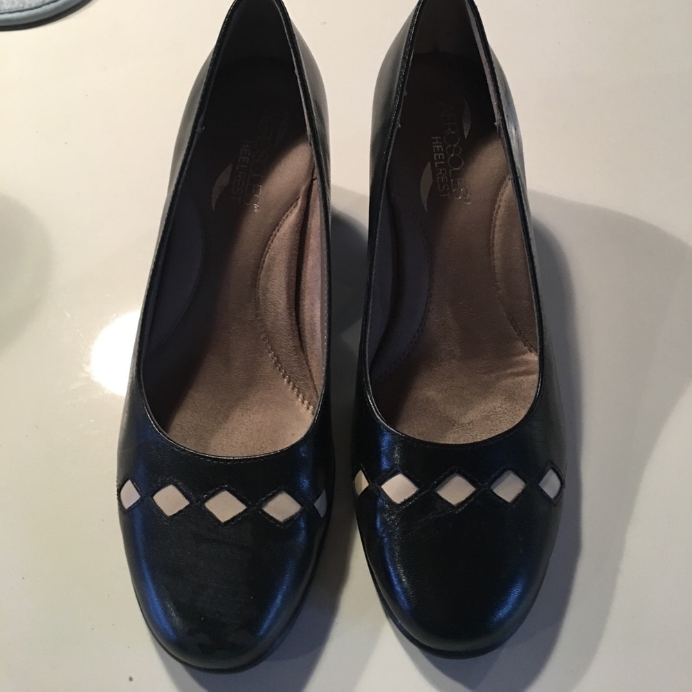 Aerosoles navy blue block heel pumps