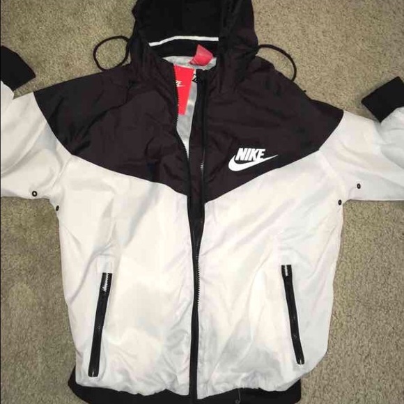 Nike Jackets & Blazers - Nike Colorblock Windbreaker (Black/White)