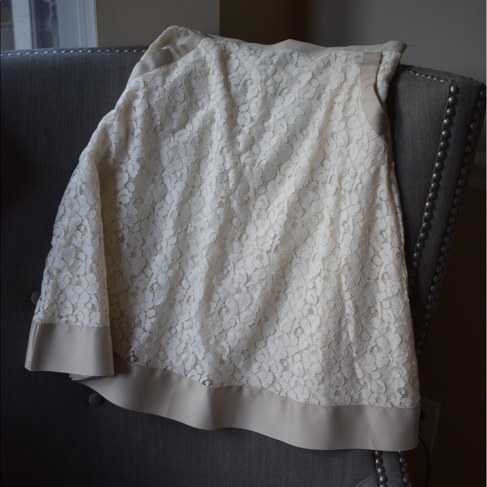 Lovely cream lace skirt with pockets!!!