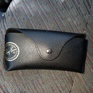 ♡FINAL SALE♡RAY BAN CASE WITH CLEANING CLOTH