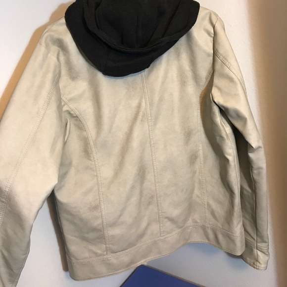 A jacket - Picture 3 of 3