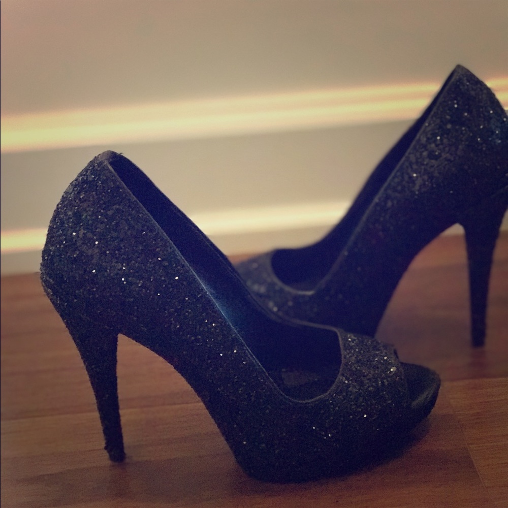 Betsey Johnson glittery pumps! Size: 6.5