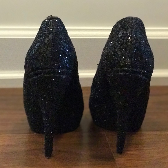 CLARK SILVER Pumps | Women Betsey Johnson glittery pumps! Size: 6.5