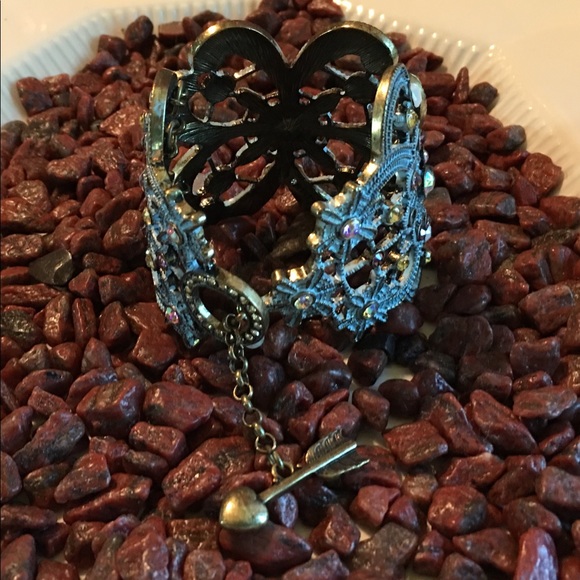 🦋SALE🔥 Betsey Johnson Metal Cuff Bracelet - Picture 2 of 4