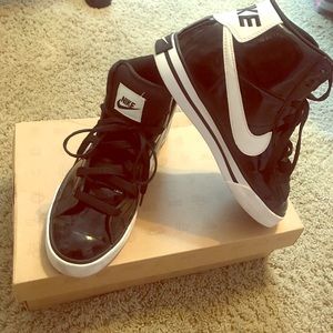 Nike women's sweet classic high