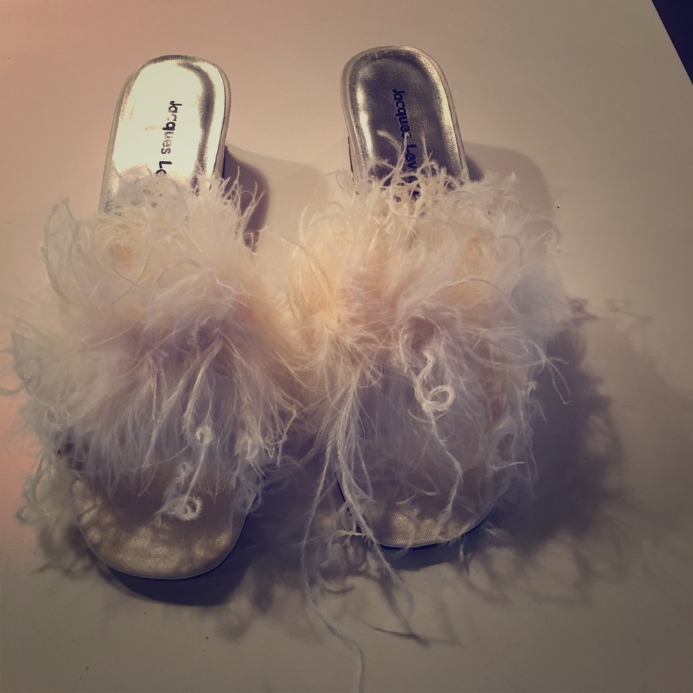 White feather 1.5" heeled glam slippers, new!