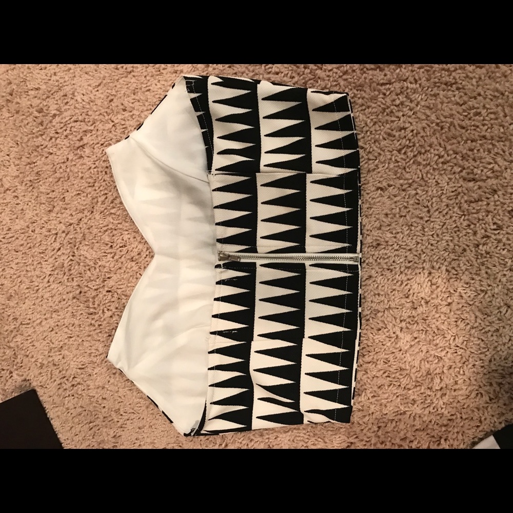 Aztec crop top - Picture 2 of 3