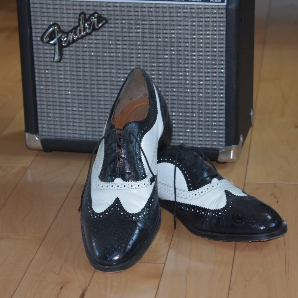 Classic Men's Wingtip Shoes