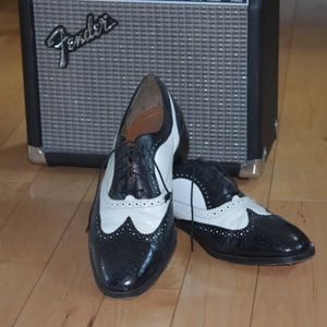 Classic Men's Wingtip Shoes