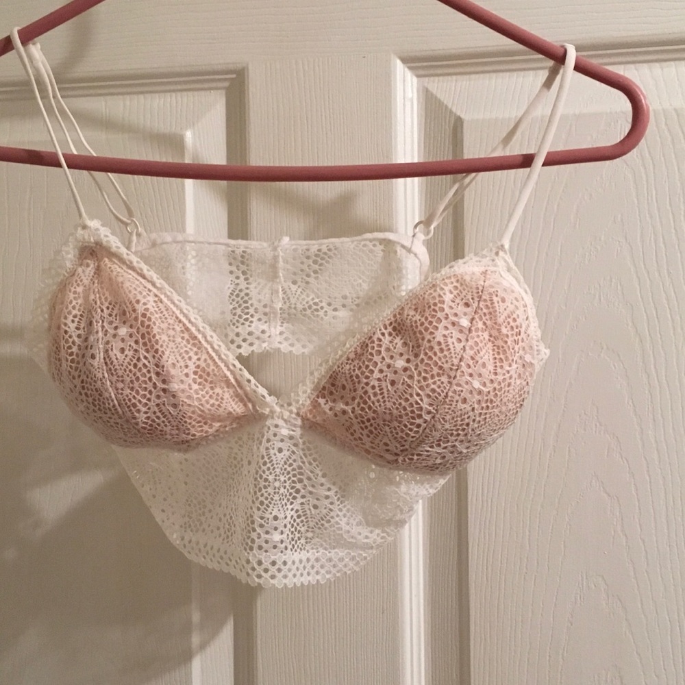 NWOT Victoria's Secret bralette! Size medium!