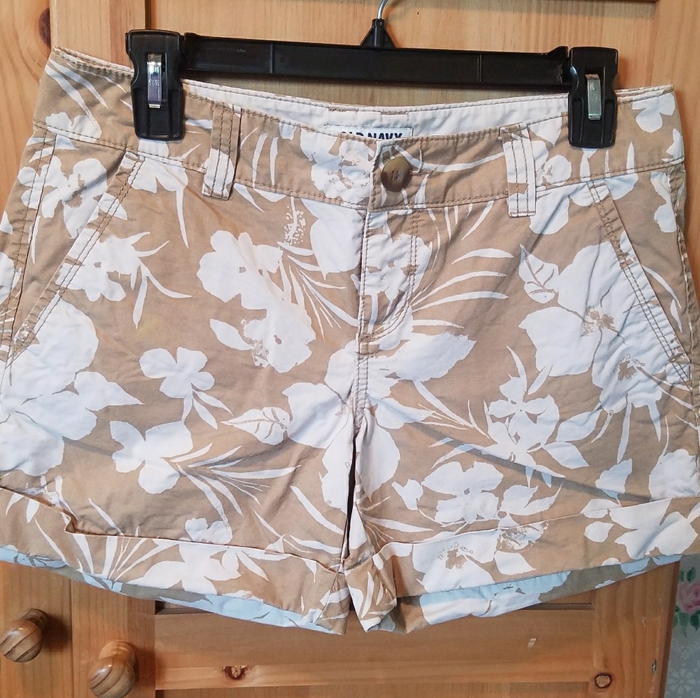 Tropical print khaki rolled shorts