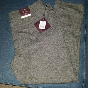 Twill ankle pants by Ava and Viv