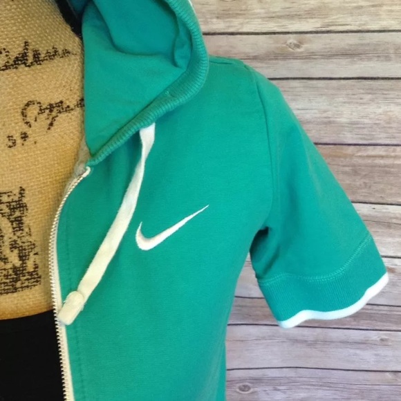 ❗️SOLD❗️Nike XS green short sleeve zip up hoodie - Picture 2 of 7
