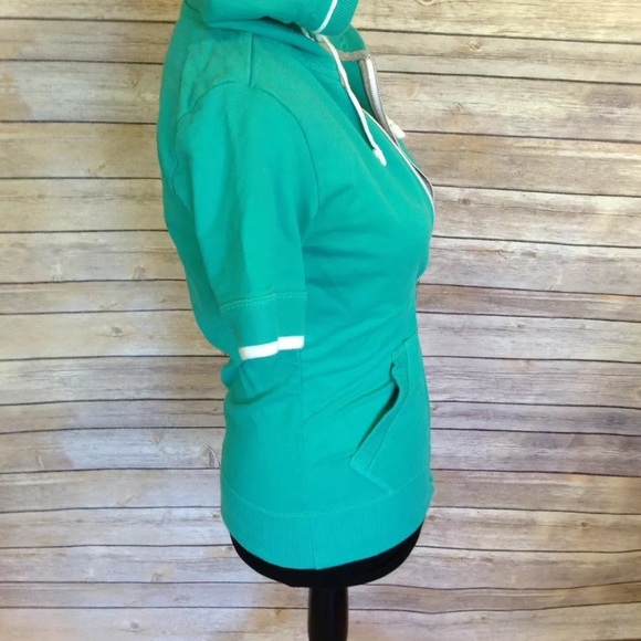 ❗️SOLD❗️Nike XS green short sleeve zip up hoodie - Picture 5 of 7