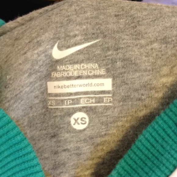 ❗️SOLD❗️Nike XS green short sleeve zip up hoodie - Picture 7 of 7