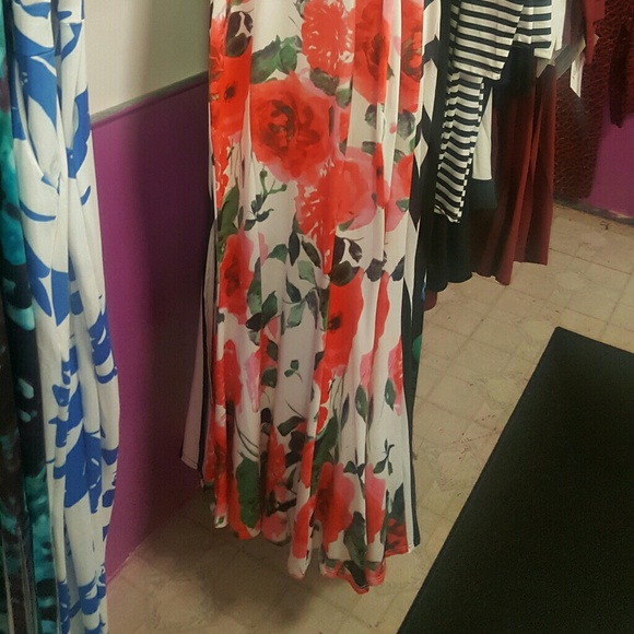 Dress - Picture 8 of 8