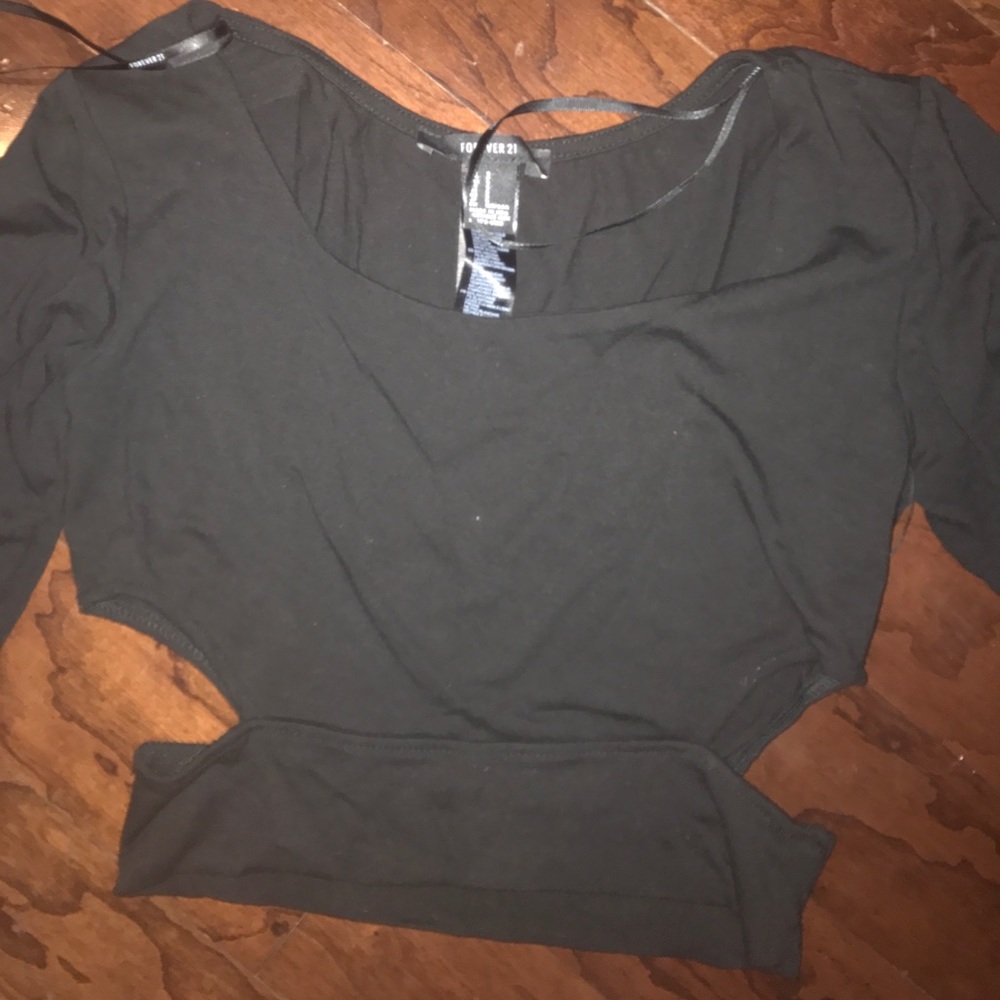 Long sleeve side cut crop top