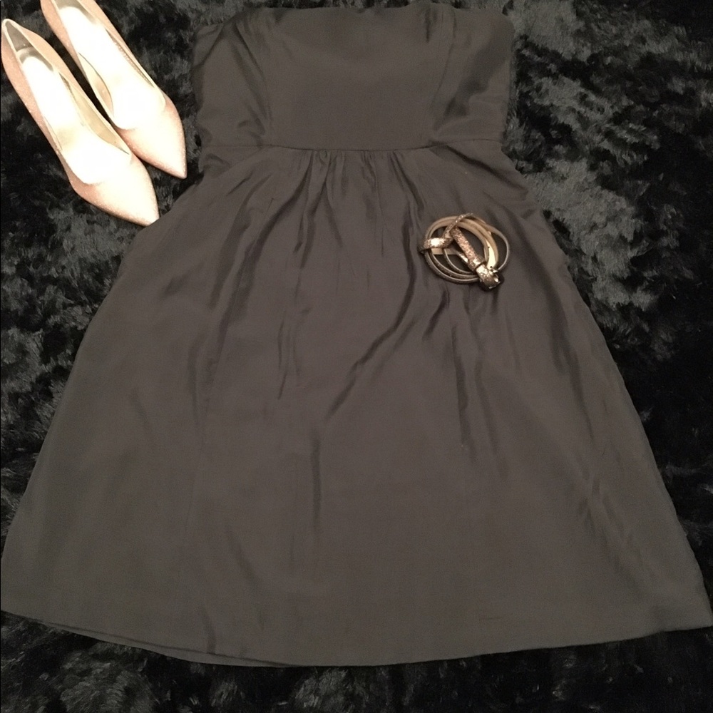 LOFT- Beautiful strapless never been worn dress.