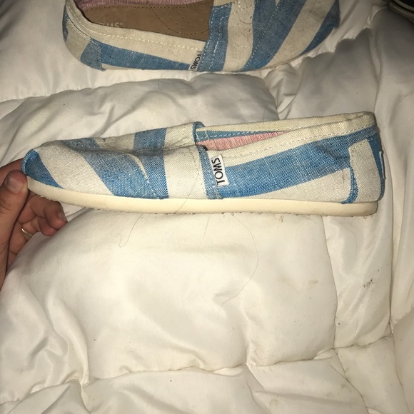 Blue and White Toms - Picture 2 of 6