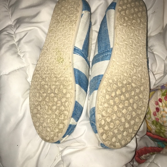 Blue and White Toms - Picture 6 of 6