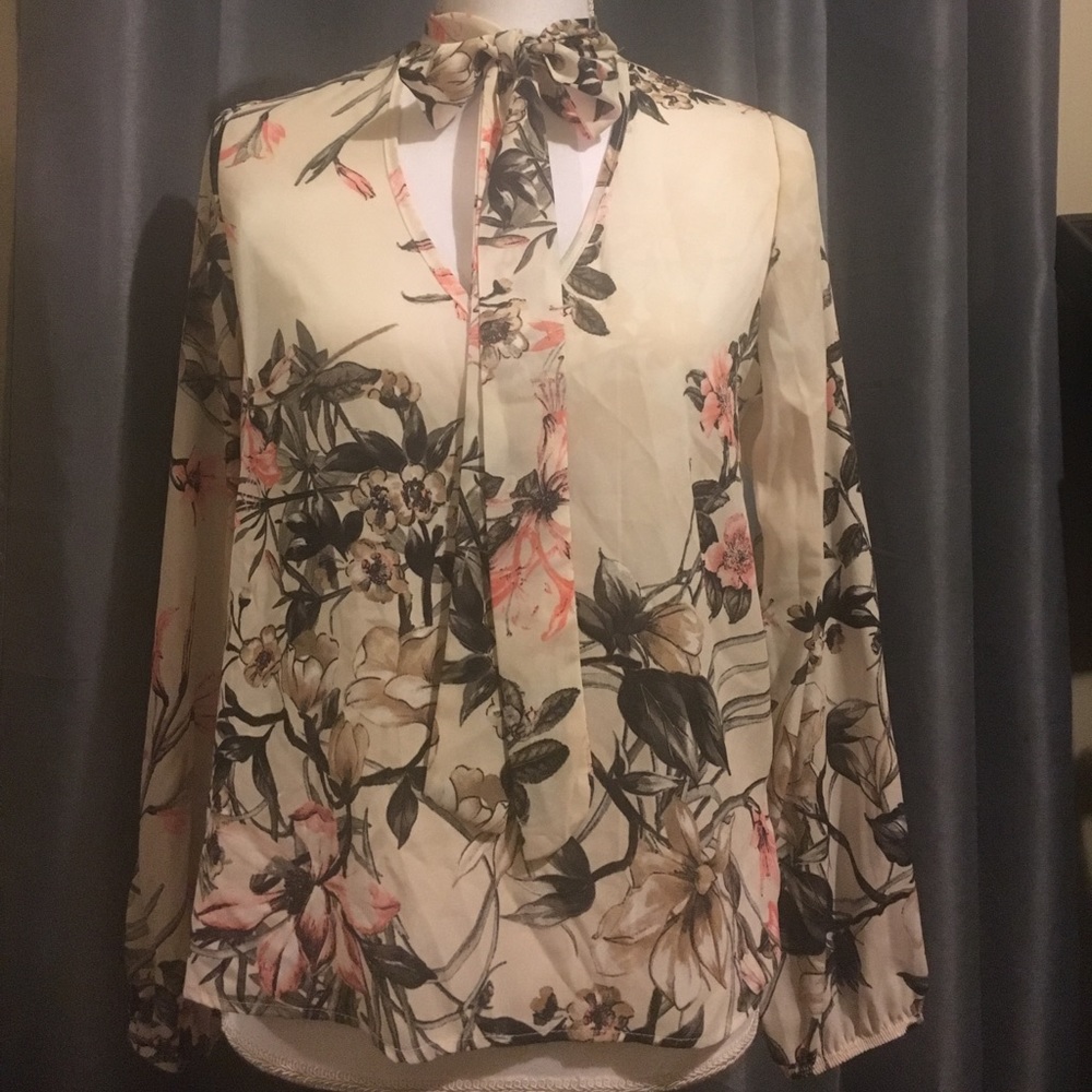Long sleeve floral front bow top