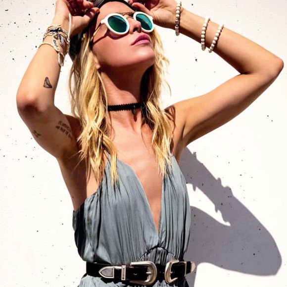 BNWT sage green vneck romper - Picture 3 of 6