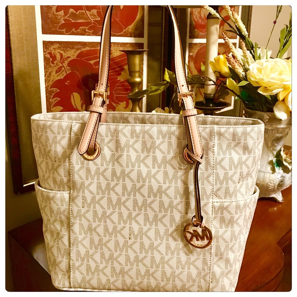 🚫SOLD🚫 Michael Kors Vanilla Signature Tote