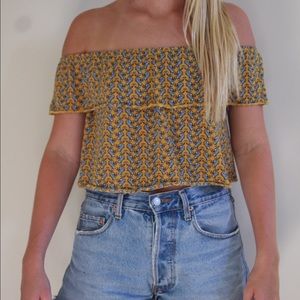 TOPSHOP Off-the-Shoulder Crop Top