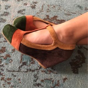 Wedge shoes