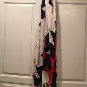 Lightweight geometric print scarf