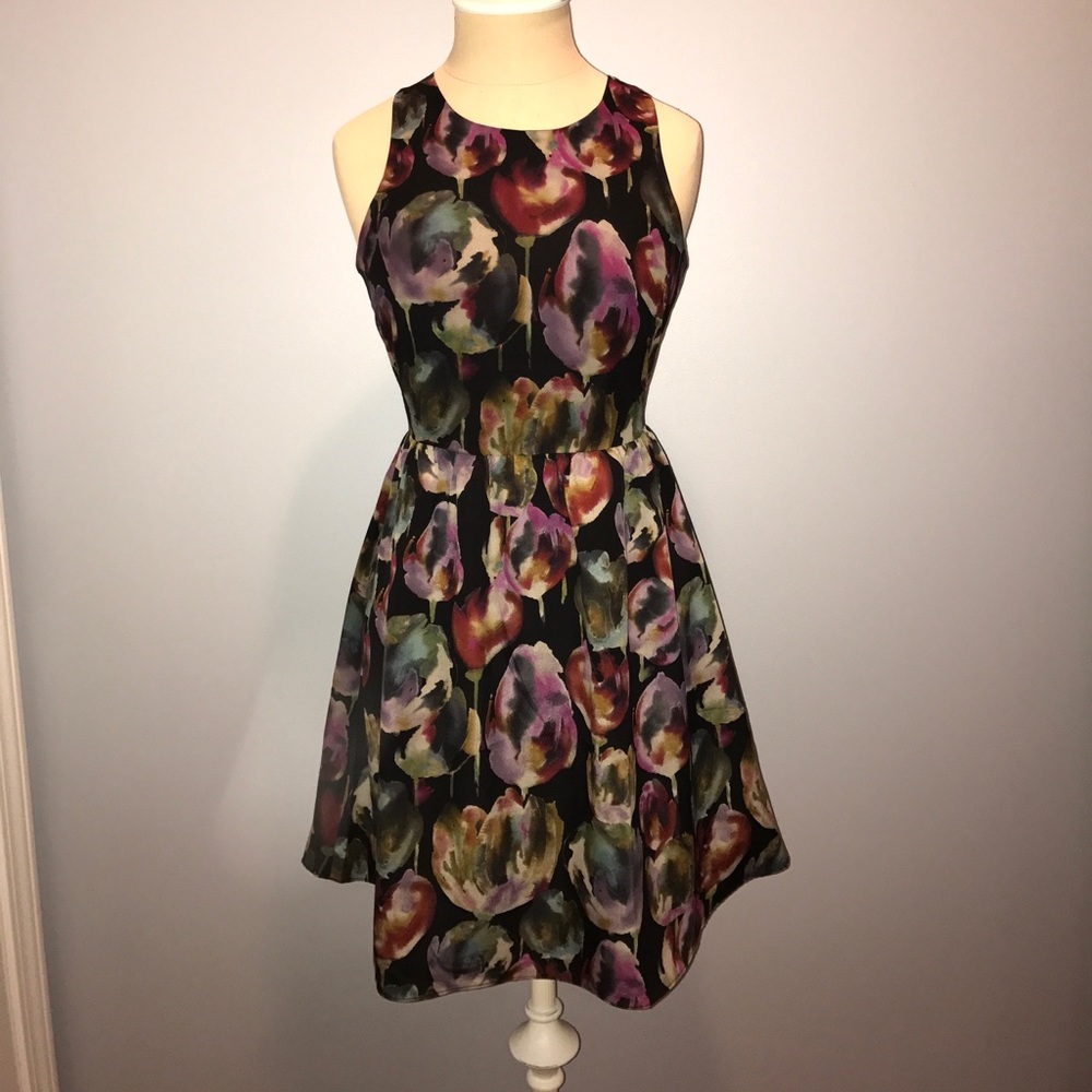 Sweet and Sassy!! Floral print with zipper detail!