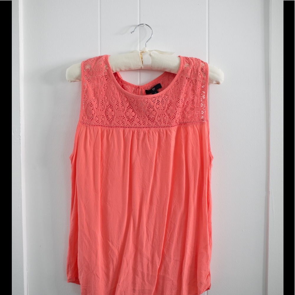 Pink, lace tank