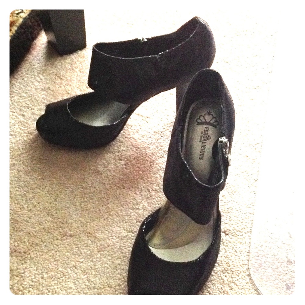 Peep toe heels.