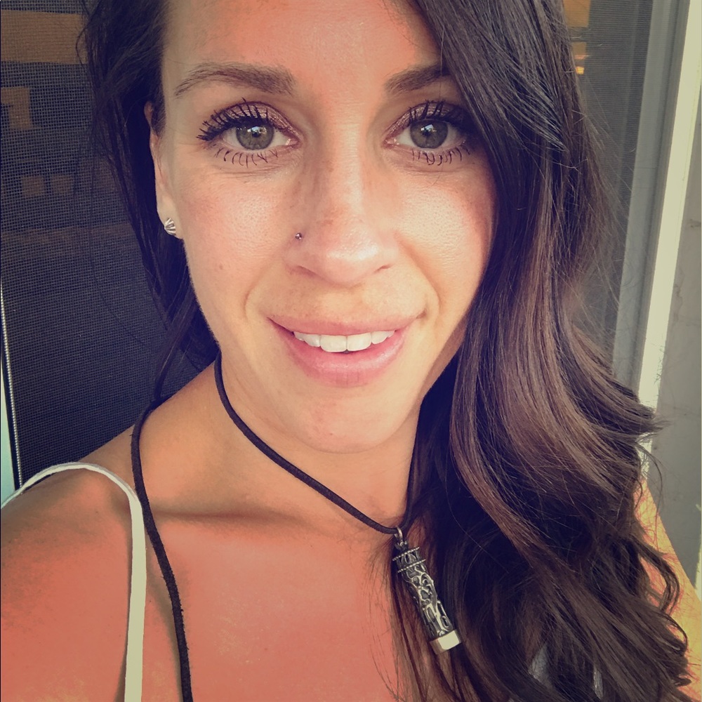 🌻 Meet your Posher!! 🌻