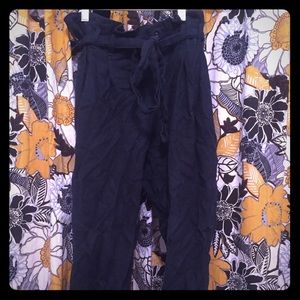 Navy blue Capri trousers with pleated waist