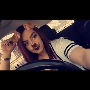 Meet your Posher, Carolina