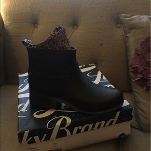 New Without Box- Lucky Rebekah Bootie- Sz 9!