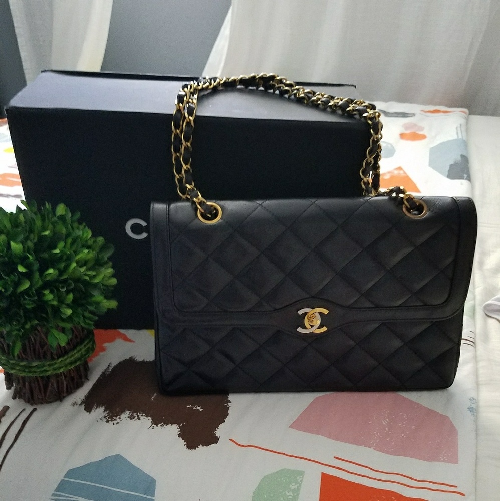 CHANEL VINTAGE MEDUIM DOUBLE FLAP BAG LAMBSKIN
