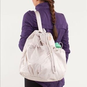 Lululemon Bliss Bag in Dune