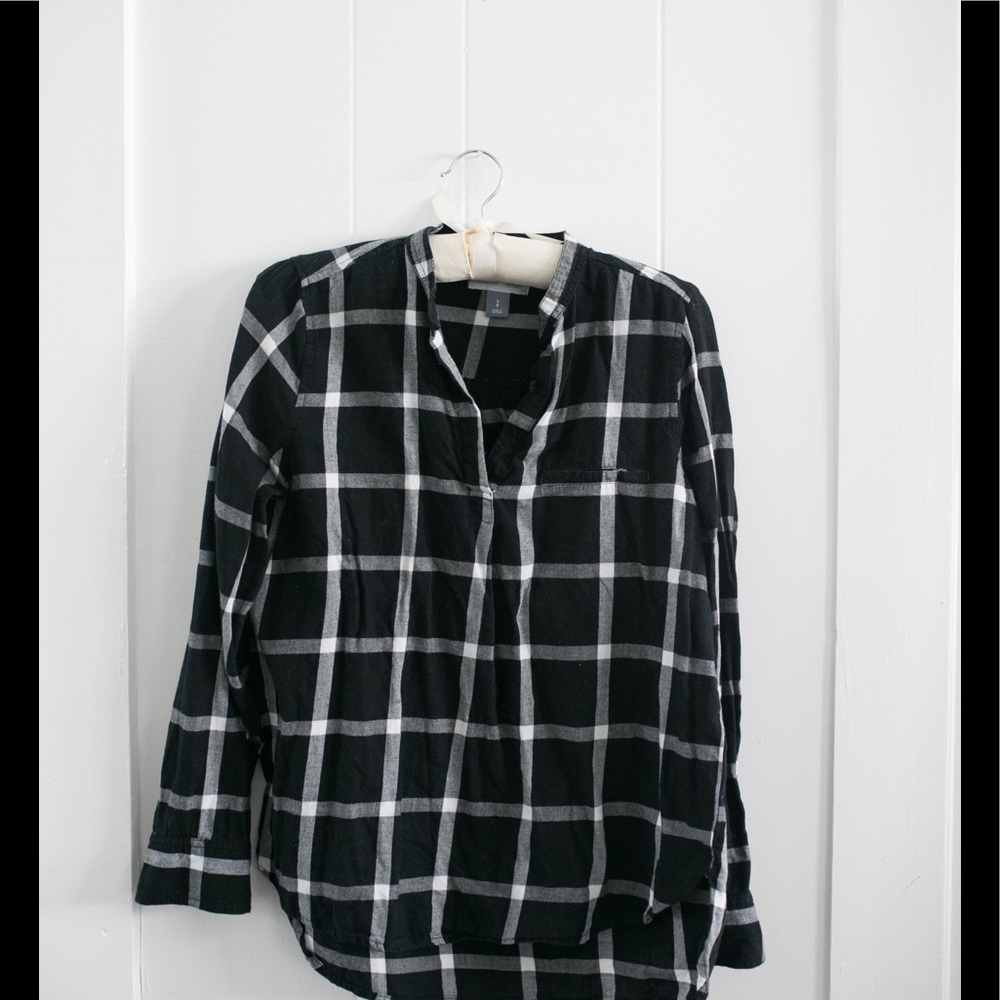 Black & white plaid top