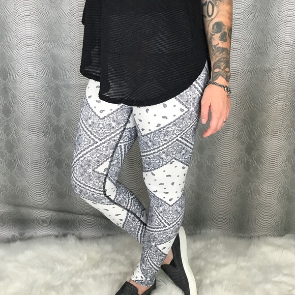 Black & White butter soft leggings - Picture 3 of 7