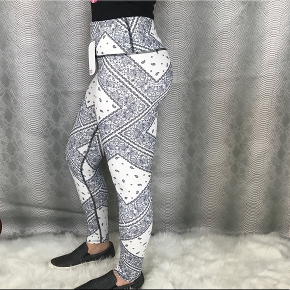 Black & White butter soft leggings - Picture 5 of 7