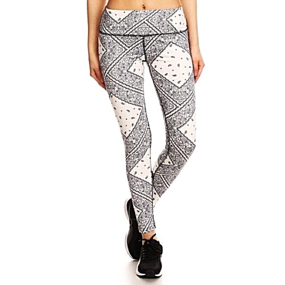 Black & White butter soft leggings - Picture 2 of 7