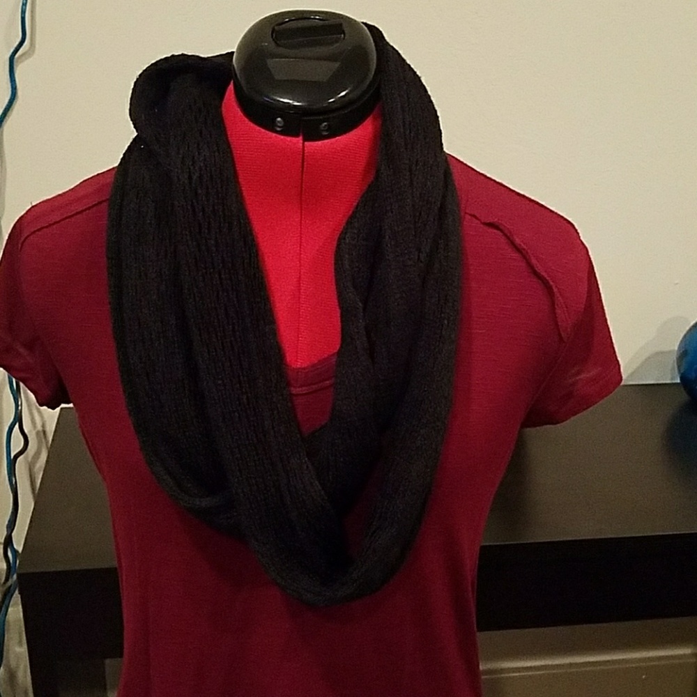Women's black knit infinity scarf
