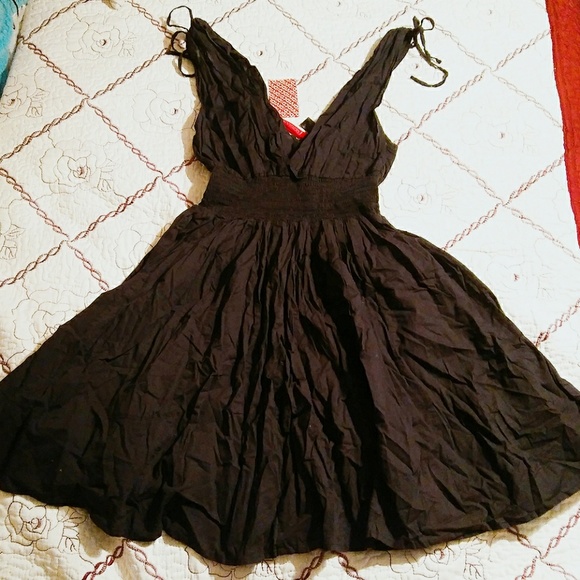 H&M Dresses & Skirts - NWT H&M Black Flirt Dress