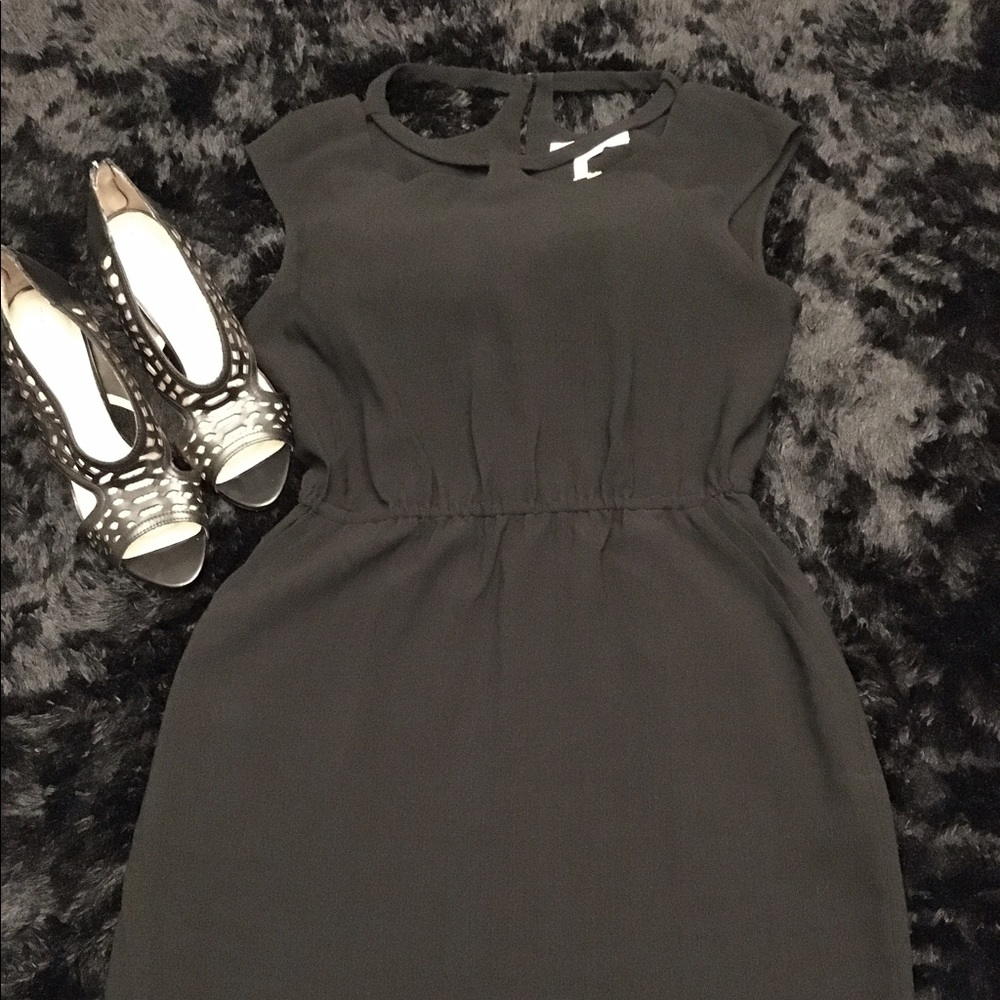 BCBG- Never been worn with hidden front pockets.